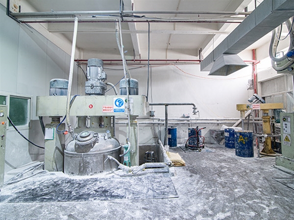 膠水存放區一角展示