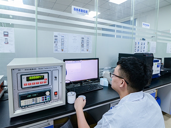 可（kě）靠性檢測實驗室（shì）工作