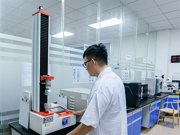 可靠性檢測實驗室一角